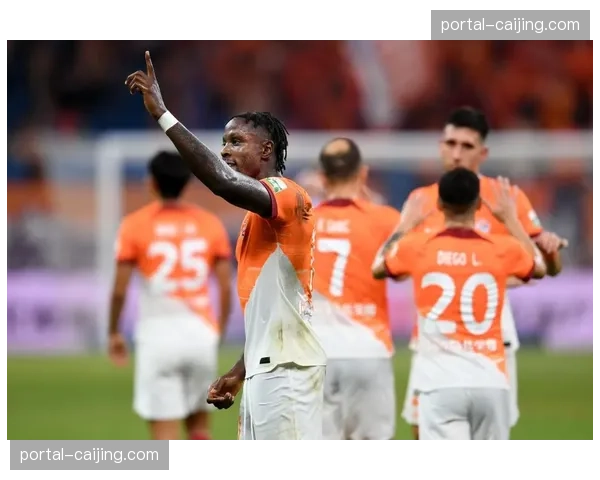 成都蓉城主场大胜青岛西海岸 韦林顿席尔瓦凌空抽射破门